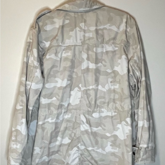 GAP Size XL Camouflage jacket.  100% cotton.  Like new condition. - Picture 7 of 9